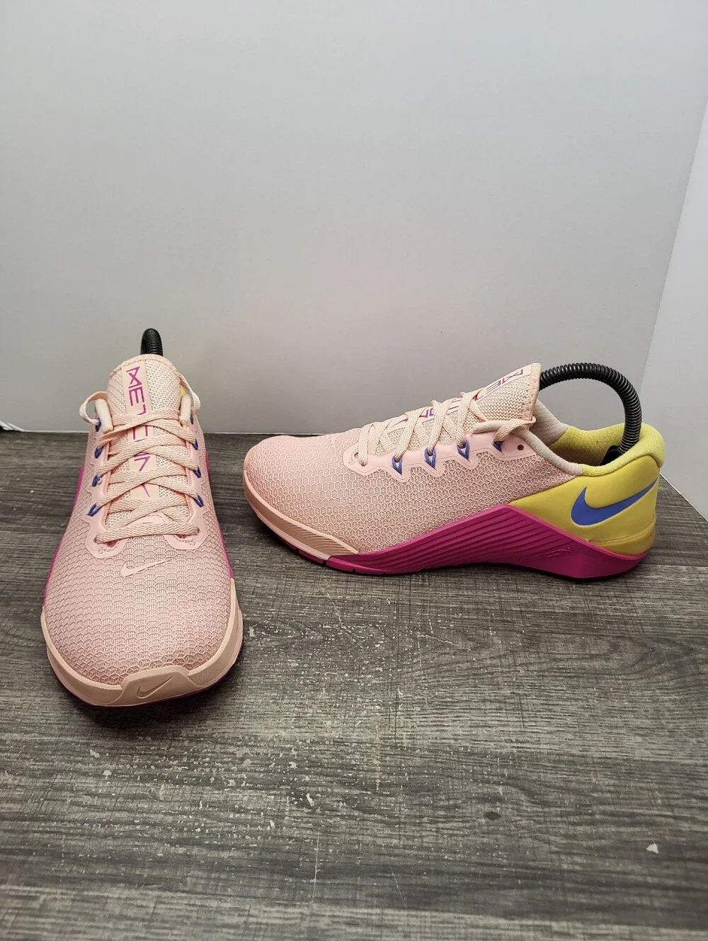 Nike Metcon 5 Training Shoes Womens 8.5 Pink Yellow Gym Sneakers AO2982-668